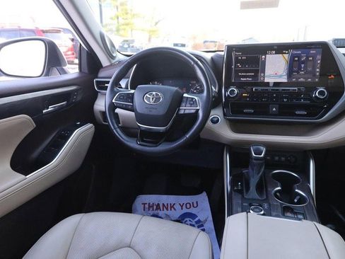 Used 2021 Toyota Highlander Platinum image 24