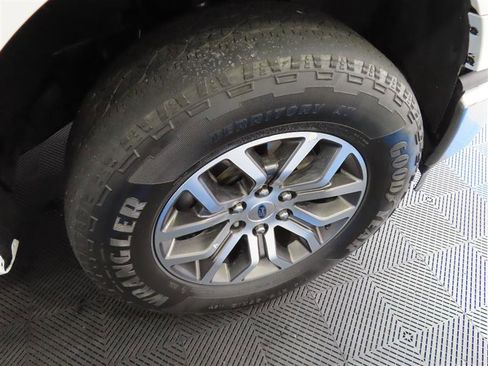 Used 2022 Ford F150 Lariat w/ Equipment Group 501A Mid image 11