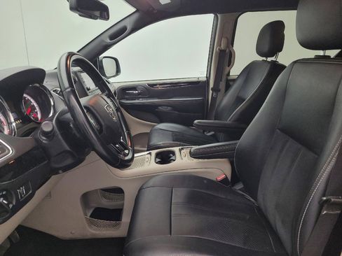 Used 2018 Dodge Grand Caravan SXT FWD image 17