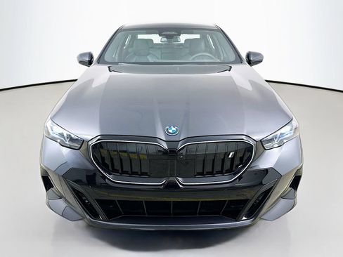New 2027 BMW i5 xDrive40 w/ M Sport Package AWD/4WD image 2