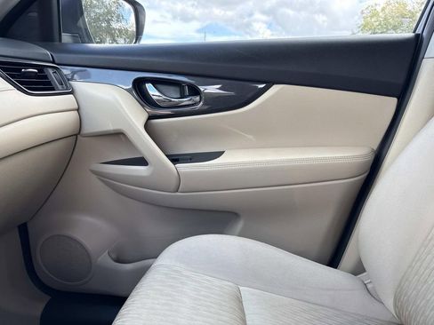 Used 2017 Nissan Rogue SV image 29