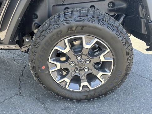 New 2025 Jeep Wrangler Unlimited Sahara AWD/4WD image 22
