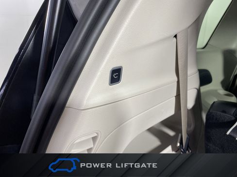 Used 2024 Chrysler Pacifica Touring-L image 35