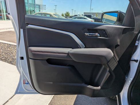 New 2025 Chevrolet Colorado Z71 w/ Midnight Edition image 8