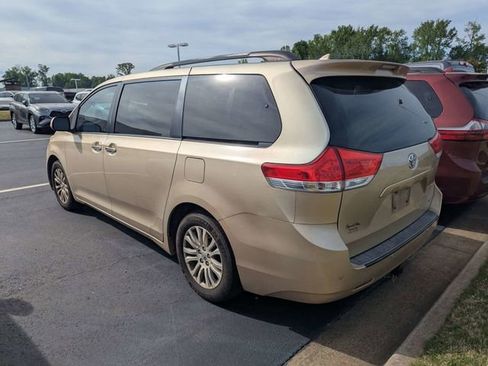 Used 2013 Toyota Sienna XLE w/ Premium Pkg image 4