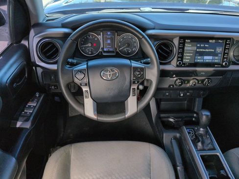 Used 2020 Toyota Tacoma SR5 RWD image 16