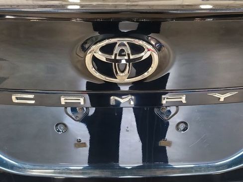 Used 2018 Toyota Camry SE FWD image 26
