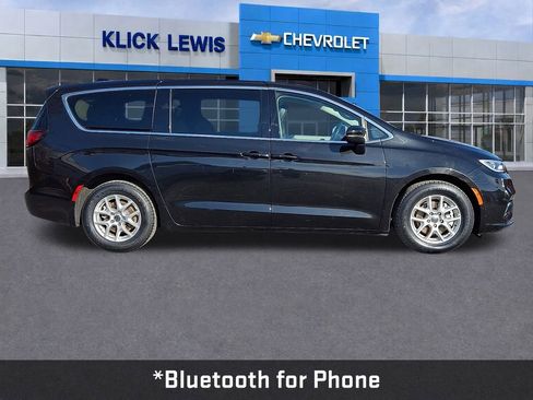 Used 2023 Chrysler Pacifica Touring-L image 8