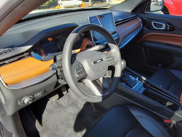 Used 2025 Jeep Compass Limited AWD/4WD image 22