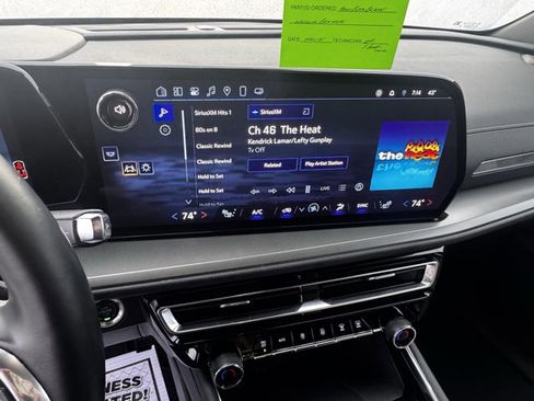 Used 2025 Chevrolet Traverse LT image 20