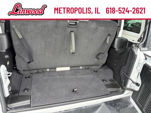 Used 2025 Jeep Wrangler Sport AWD/4WD image 13