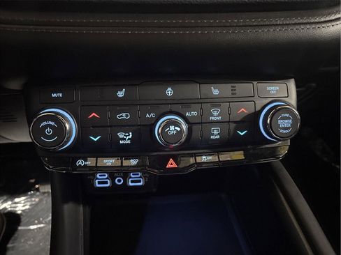 Used 2024 Dodge Durango SXT w/ SXT Blacktop Group image 5