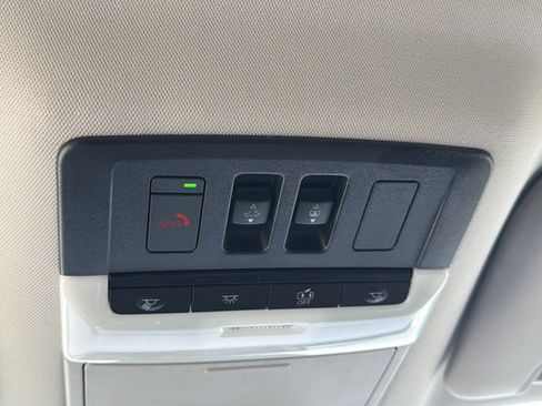 Used 2026 Nissan Pathfinder SL w/ SL Premium Package FWD image 18
