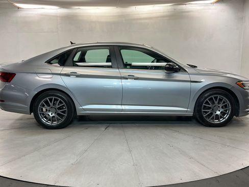 Used 2020 Volkswagen Jetta R-Line w/ R-Line Cold Weather Package FWD image 6