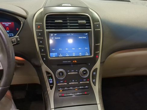Used 2019 Lincoln Nautilus Select AWD/4WD image 19