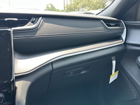 New 2025 Jeep Grand Cherokee L Altitude image 6