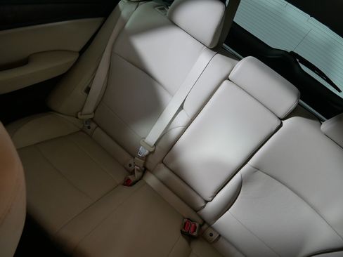 Used 2017 Subaru Outback 2.5i Limited image 12