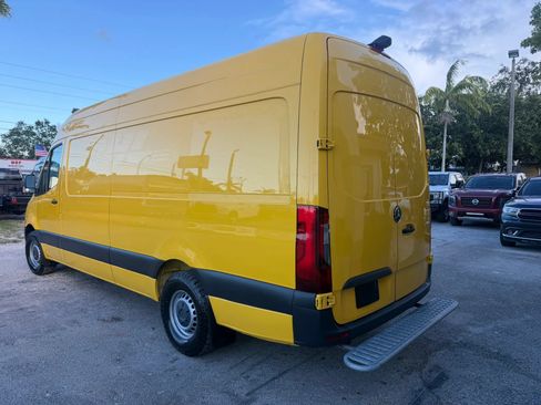 Used 2021 Mercedes-Benz Sprinter 2500 image 3
