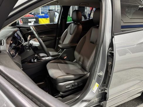 Used 2023 Buick Encore GX Select w/ Sport Touring Package image 25