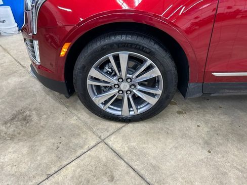 Used 2025 Cadillac XT5 Premium Luxury w/ Technology Package AWD/4WD image 31