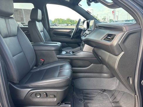 Used 2023 Chevrolet Suburban RST w/ Luxury Package image 18