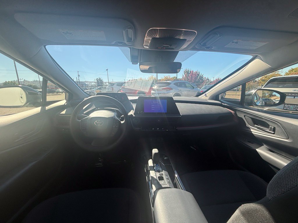 Used 2025 Toyota Prius Plug-In Hybrid FWD image 18