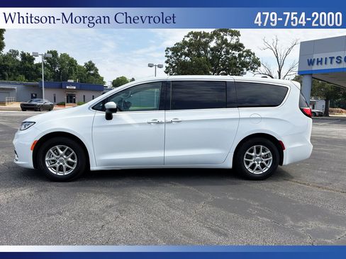 Used 2023 Chrysler Pacifica Touring-L FWD image 8