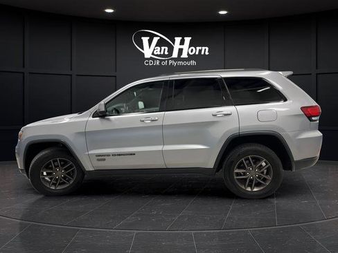 Used 2016 Jeep Grand Cherokee Laredo 75th Anniversary image 6
