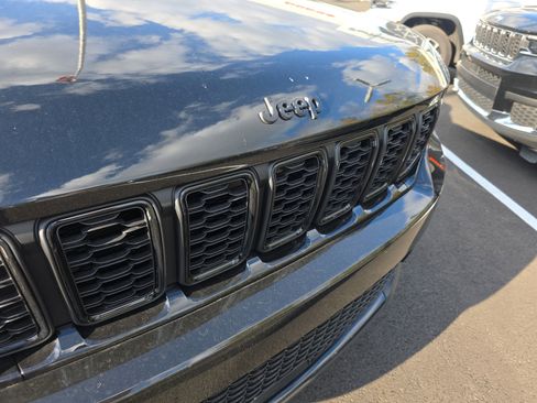 New 2025 Jeep Grand Cherokee Altitude w/ Trailer Tow Package image 28