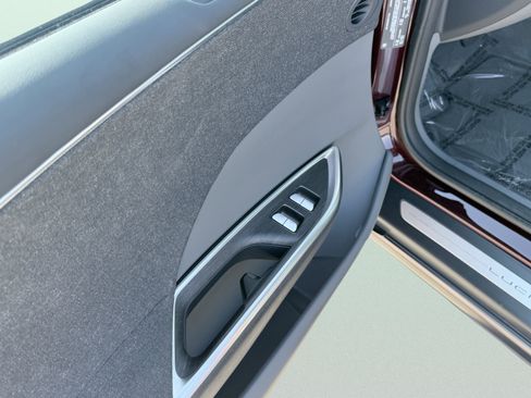 Used 2025 Lucid Air Touring image 29
