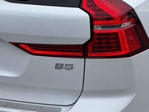 Certified 2023 Volvo XC60 B5 Plus w/ Protection Package Premier FWD image 13