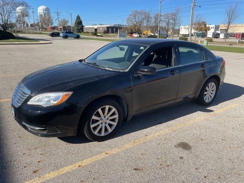 Used 2013 Chrysler 200 Touring image 2