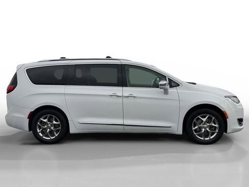 Used 2018 Chrysler Pacifica Limited image 6