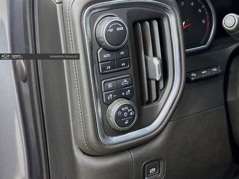 Used 2022 Chevrolet Silverado 1500 High Country w/ Technology Package image 12