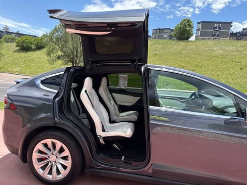 Used 2020 Tesla Model X Performance AWD/4WD image 24