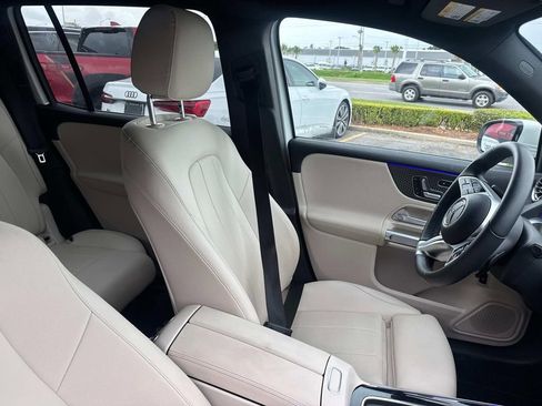 Used 2025 Mercedes-Benz GLB 250 image 10