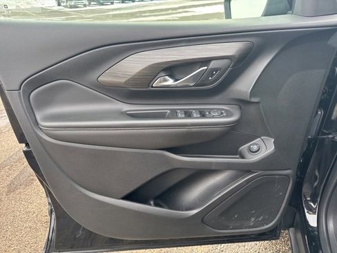 Used 2023 GMC Terrain SLE w/ Driver Convenience Package image 9