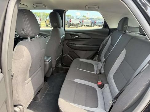 Used 2023 Chevrolet TrailBlazer LS FWD image 11