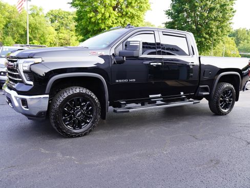 Used 2025 Chevrolet Silverado 3500 LTZ w/ LTZ Convenience Package AWD/4WD image 10