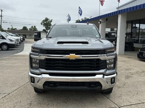 Used 2024 Chevrolet Silverado 2500 LT w/ Convenience Package AWD/4WD image 2