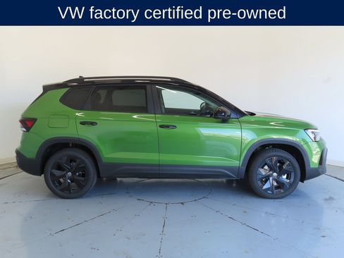 Used 2026 Volkswagen Taos SE FWD image 2
