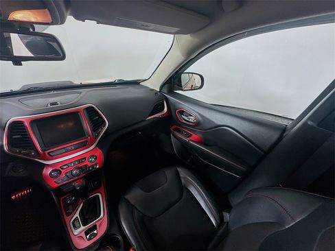 Used 2016 Jeep Cherokee Trailhawk w/ Trailer Tow Group image 11