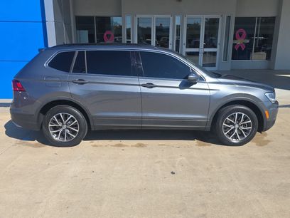 Used 2019 Volkswagen Tiguan SE w/ Panoramic Sunroof Package
