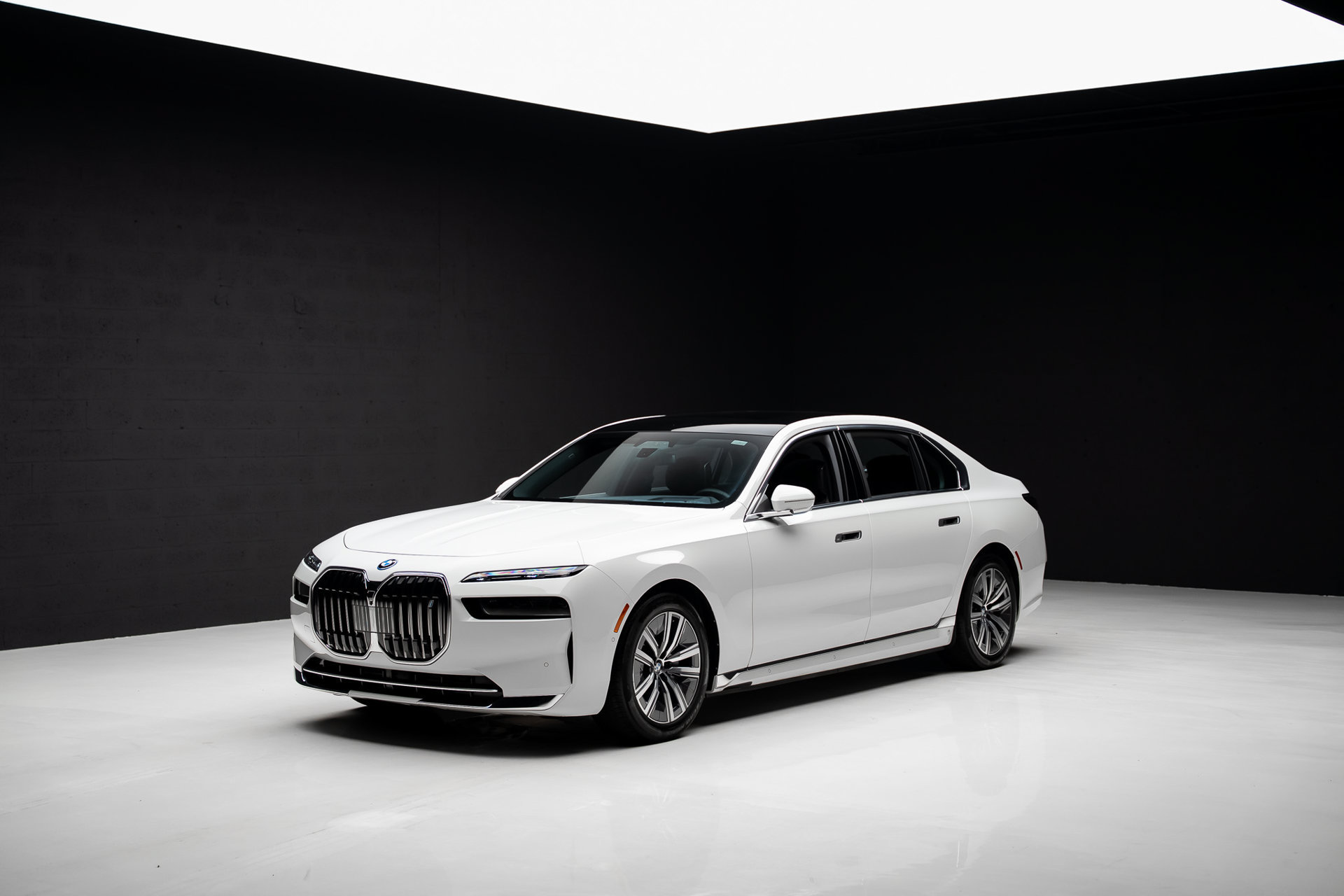 Used 2024 BMW i7 eDrive50 w/ Executive Package RWD image 4