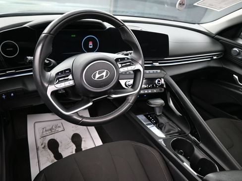 Used 2025 Hyundai Elantra SEL FWD image 26