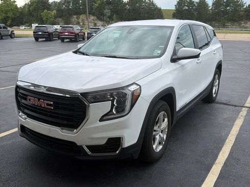 Used 2024 GMC Terrain SLE FWD image 1