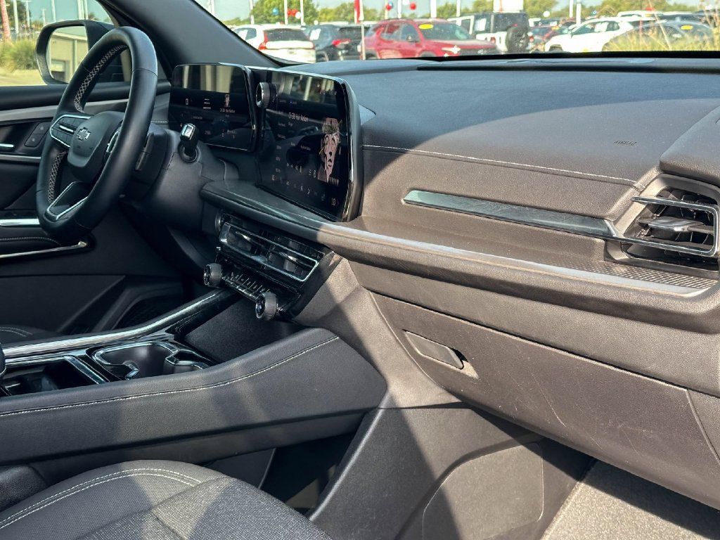 Used 2024 Chevrolet Traverse LS w/ Midnight/Sport Edition FWD image 23