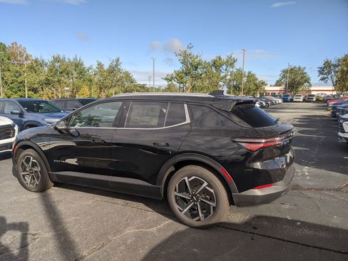 New 2026 Chevrolet Equinox EV LT FWD image 6