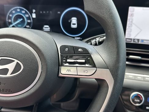 Used 2024 Hyundai Elantra SEL FWD image 35