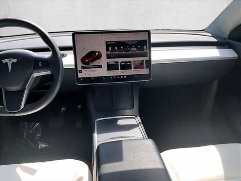 Used 2022 Tesla Model Y Long Range AWD/4WD image 8